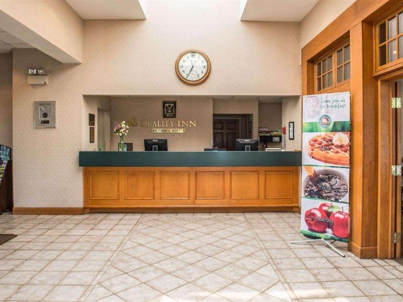Quality Inn Pittsburgh Airport Oakdale Extérieur photo