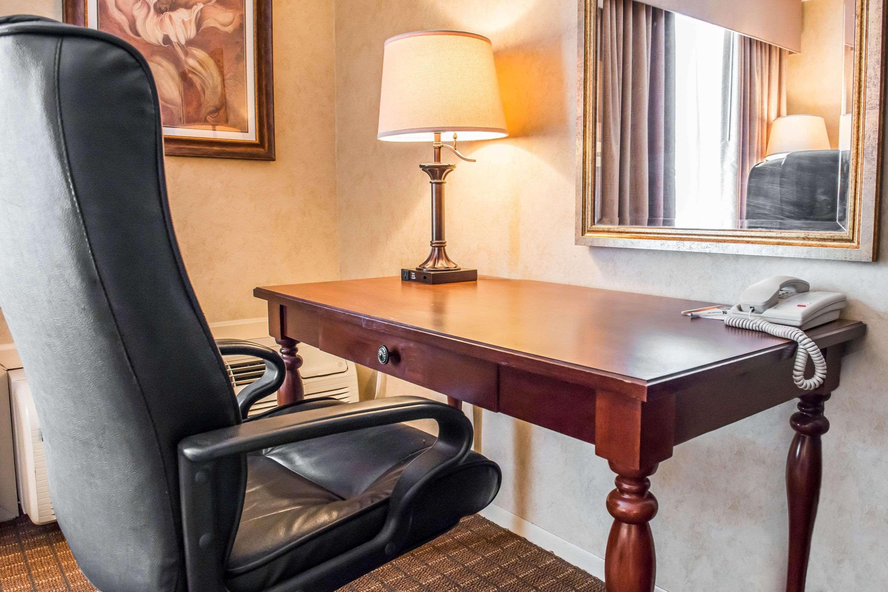 Quality Inn Pittsburgh Airport Oakdale Extérieur photo