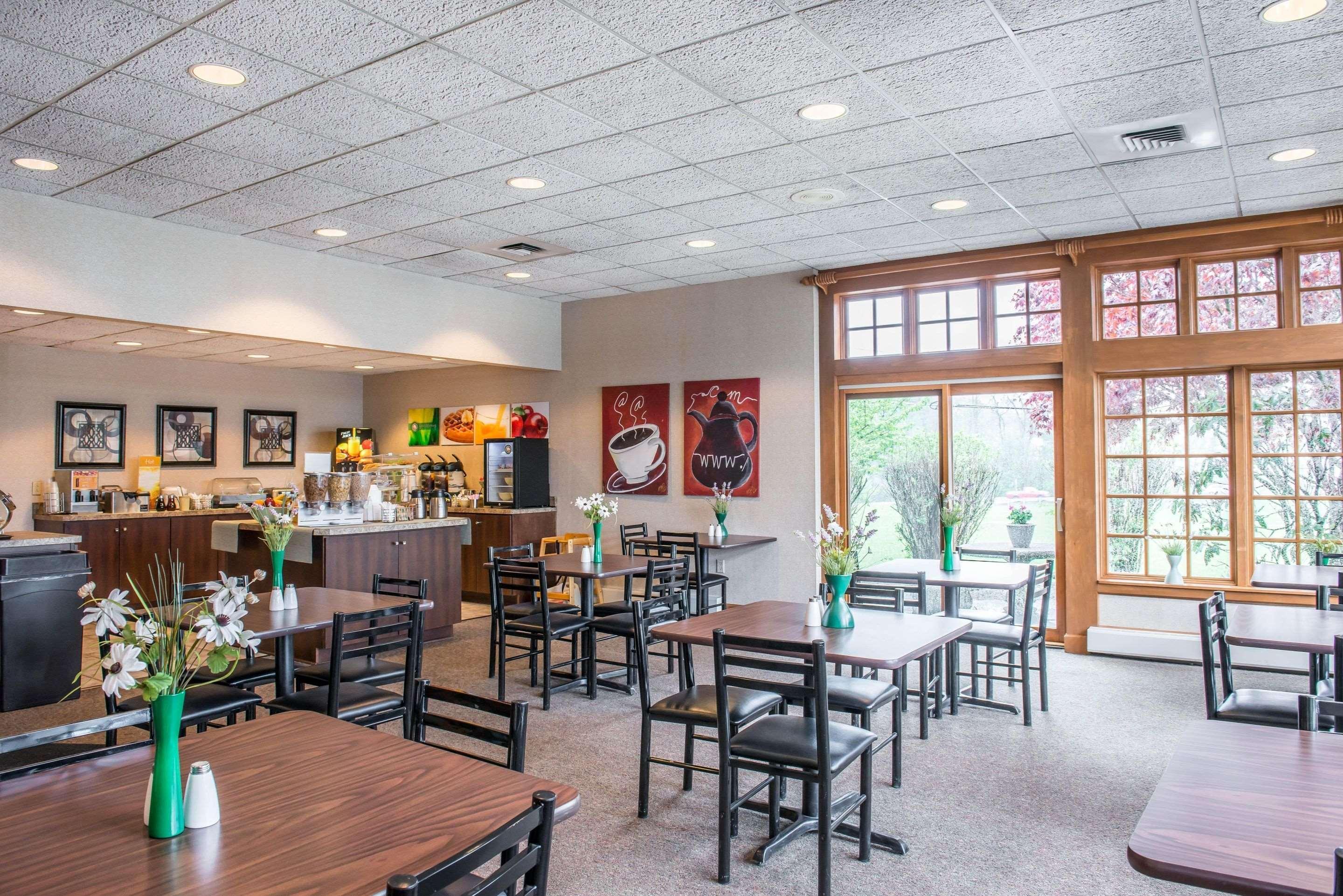 Quality Inn Pittsburgh Airport Oakdale Extérieur photo