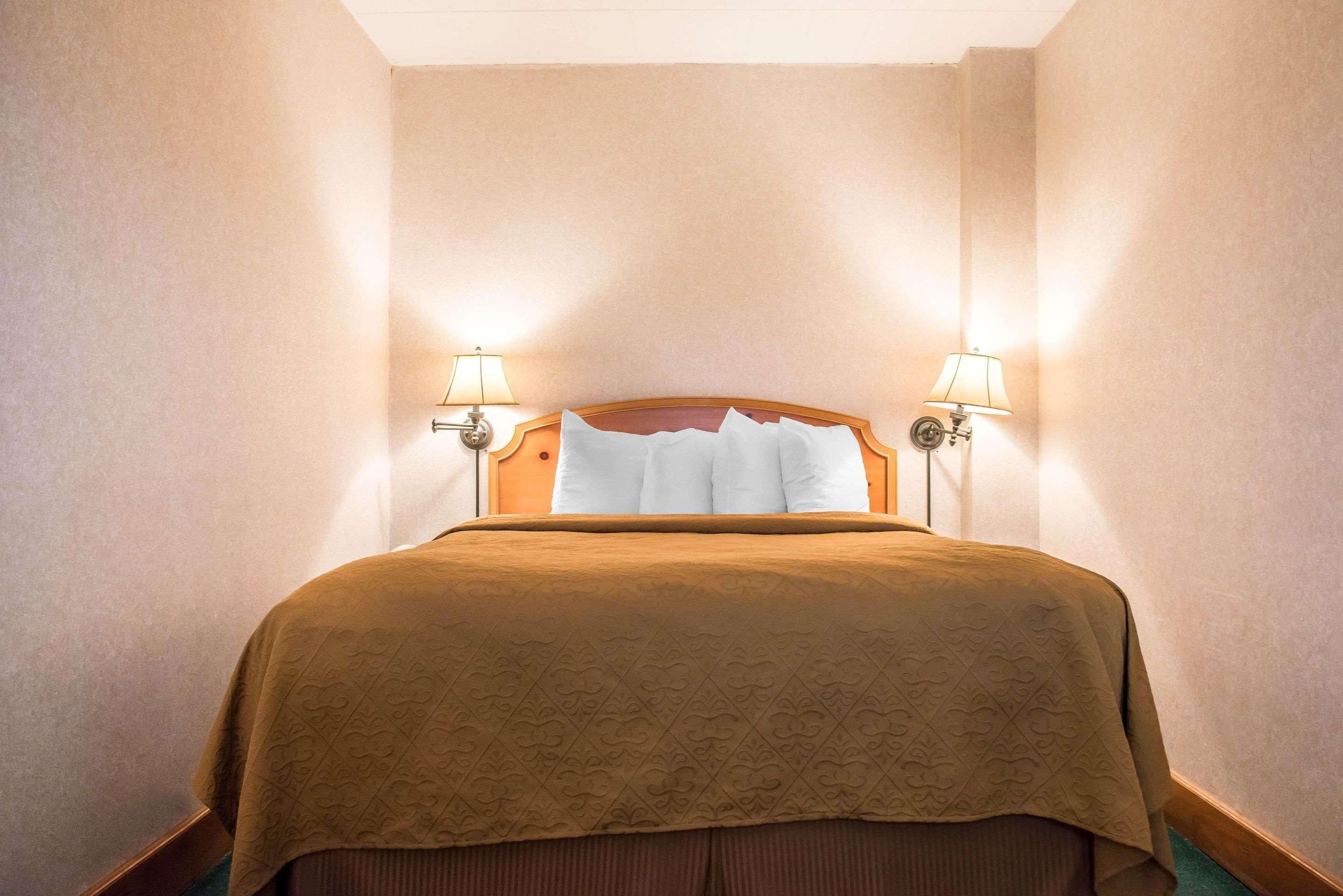 Quality Inn Pittsburgh Airport Oakdale Extérieur photo