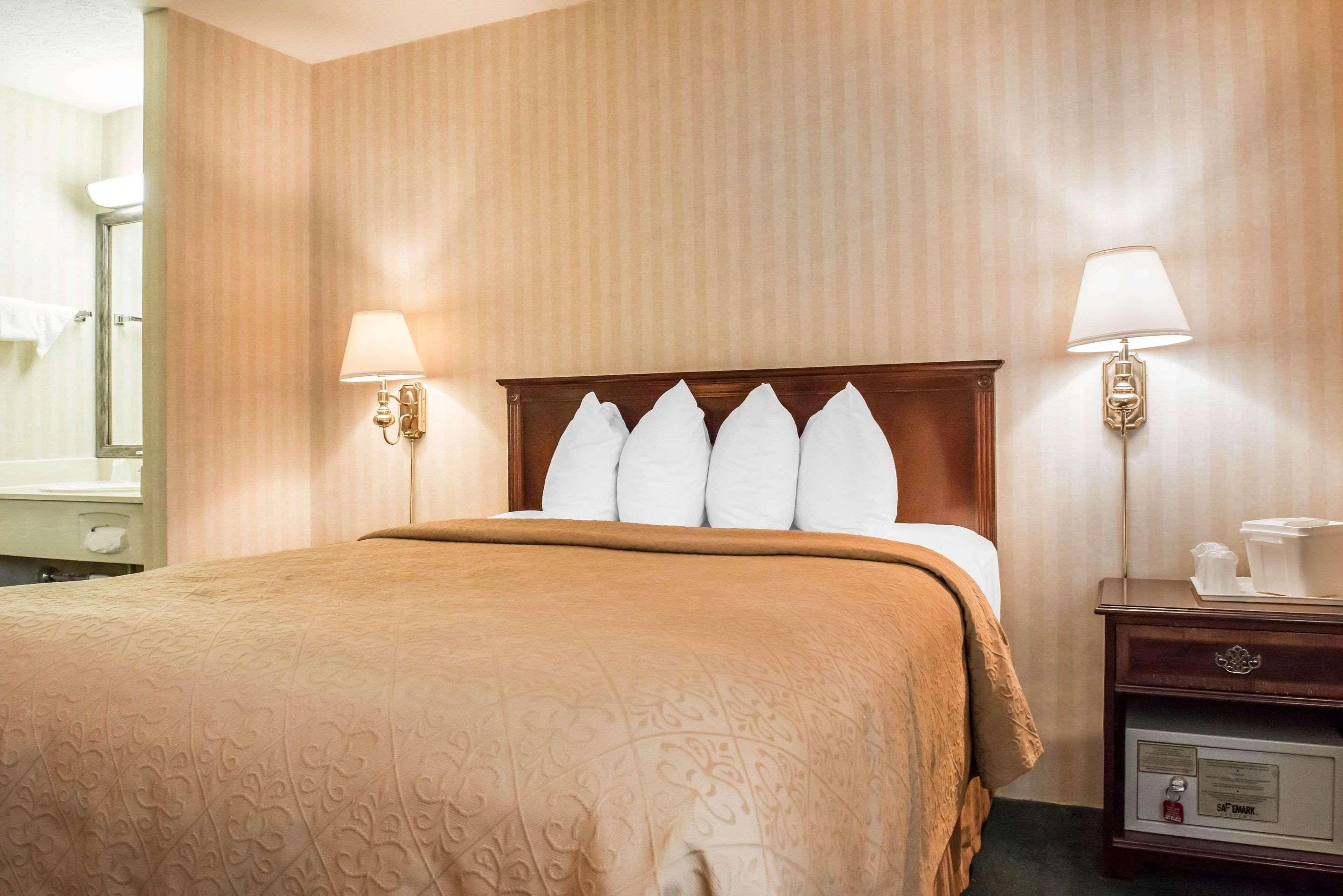 Quality Inn Pittsburgh Airport Oakdale Extérieur photo