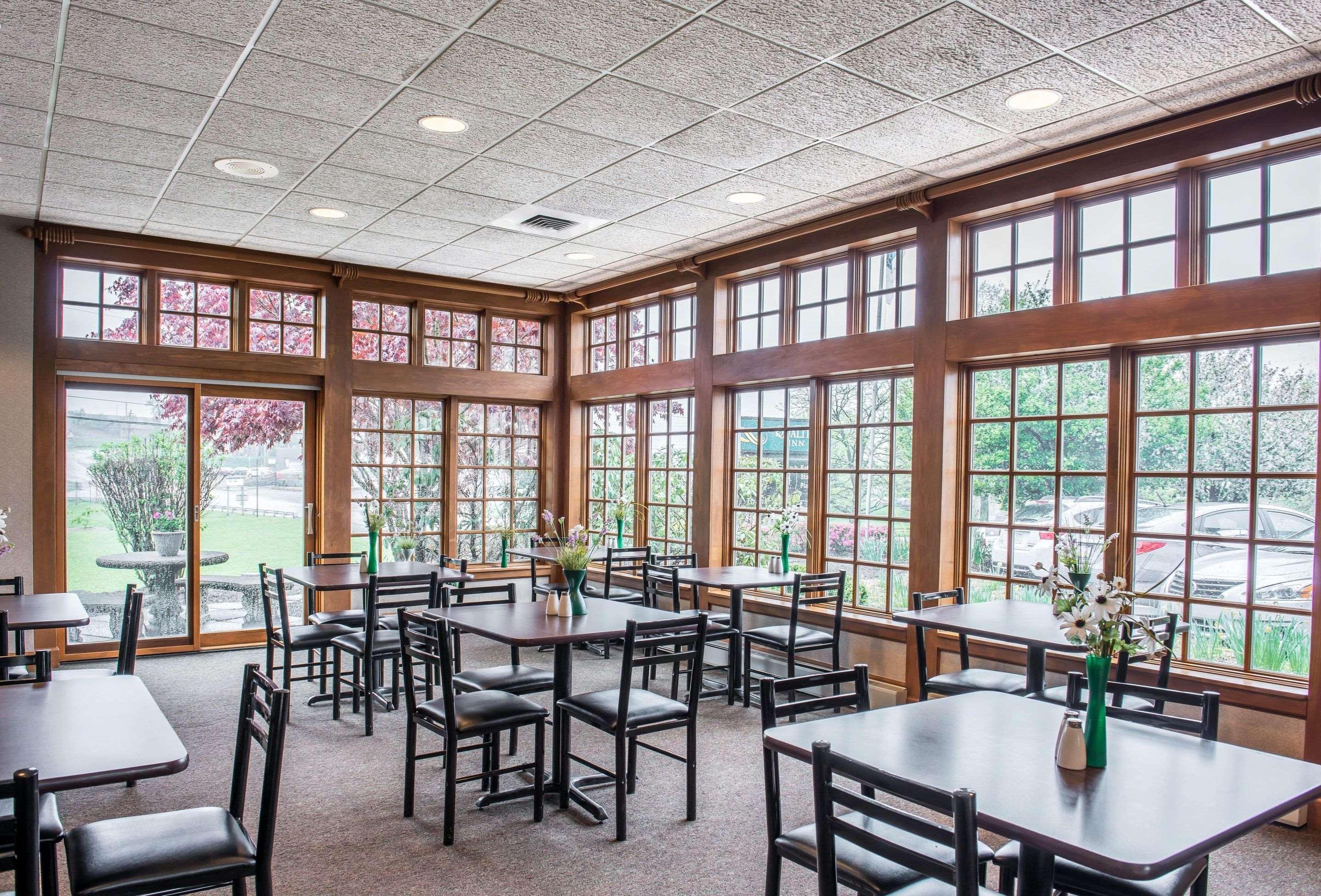 Quality Inn Pittsburgh Airport Oakdale Extérieur photo