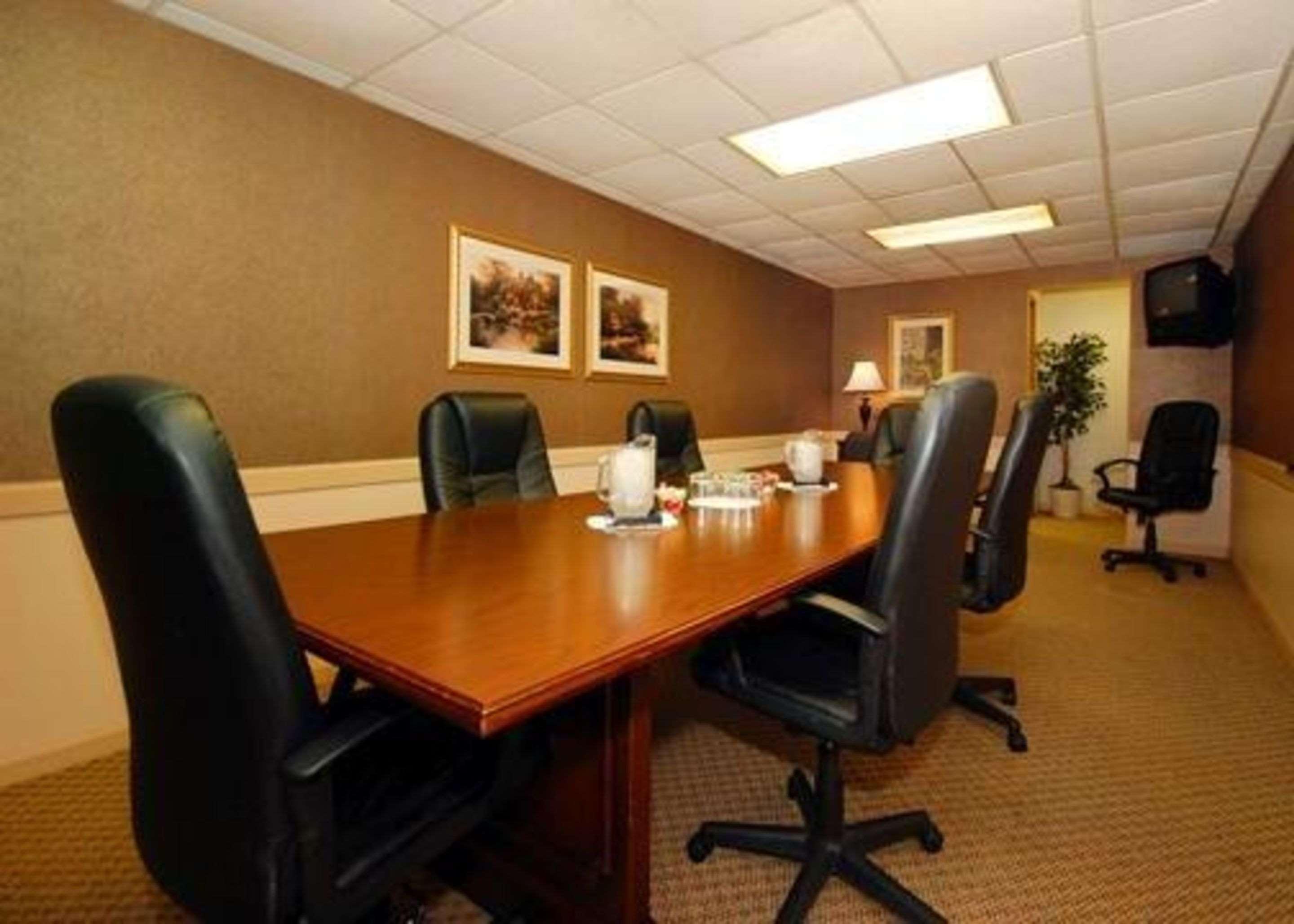 Quality Inn Pittsburgh Airport Oakdale Extérieur photo