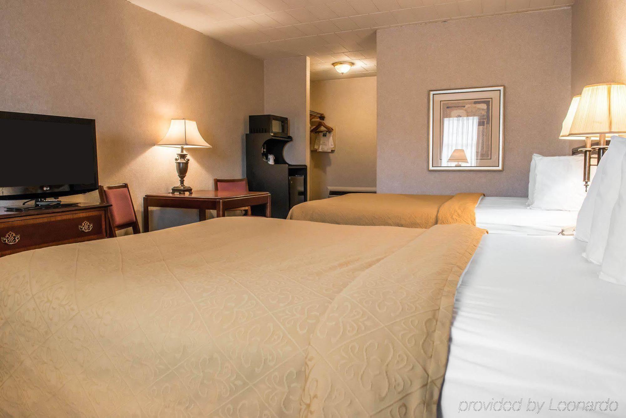 Quality Inn Pittsburgh Airport Oakdale Extérieur photo