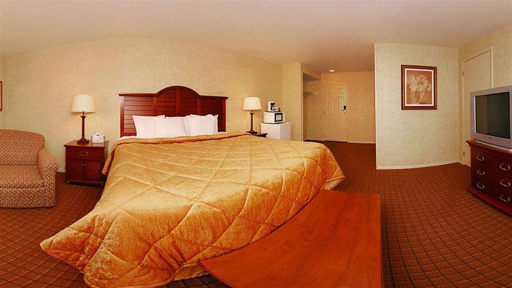 Quality Inn Pittsburgh Airport Oakdale Extérieur photo